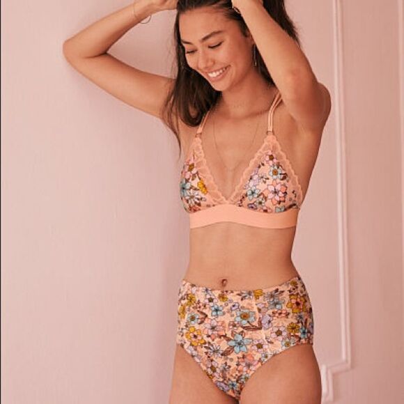 ✨ Victoria Secret Pink Floral Bralette✨ - Picture 1 of 3